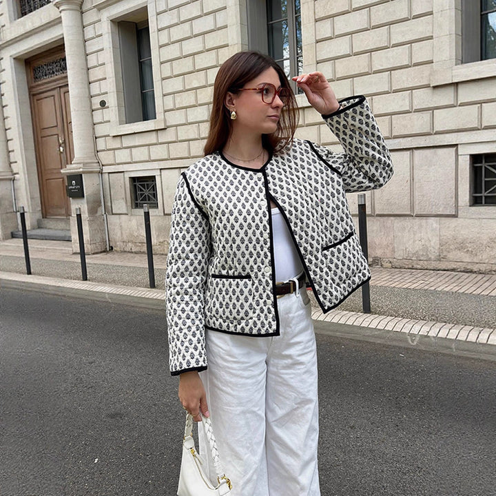 Damen Kurzboxy-Steppjacke mit Kontrastpaspelierung und Rundhalsausschnitt Drune