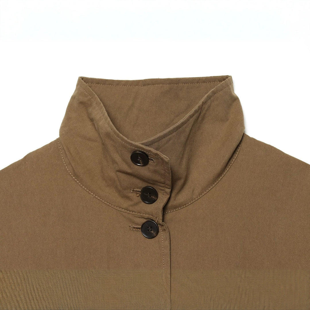 Damen nan kurze Utility-Cropped-Jacke mit hohem Stehkragen, Kordelzugtaillierung und durchgehender Knopfleiste Drune