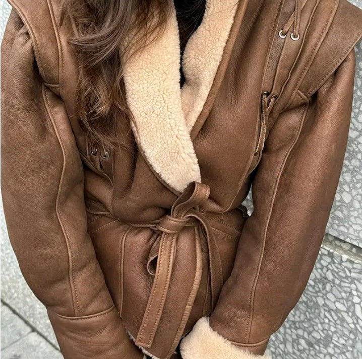Damen modische Kunstlederjacke mit luxuriösem Kunstfellkragen und eleganter Taillierung Drune