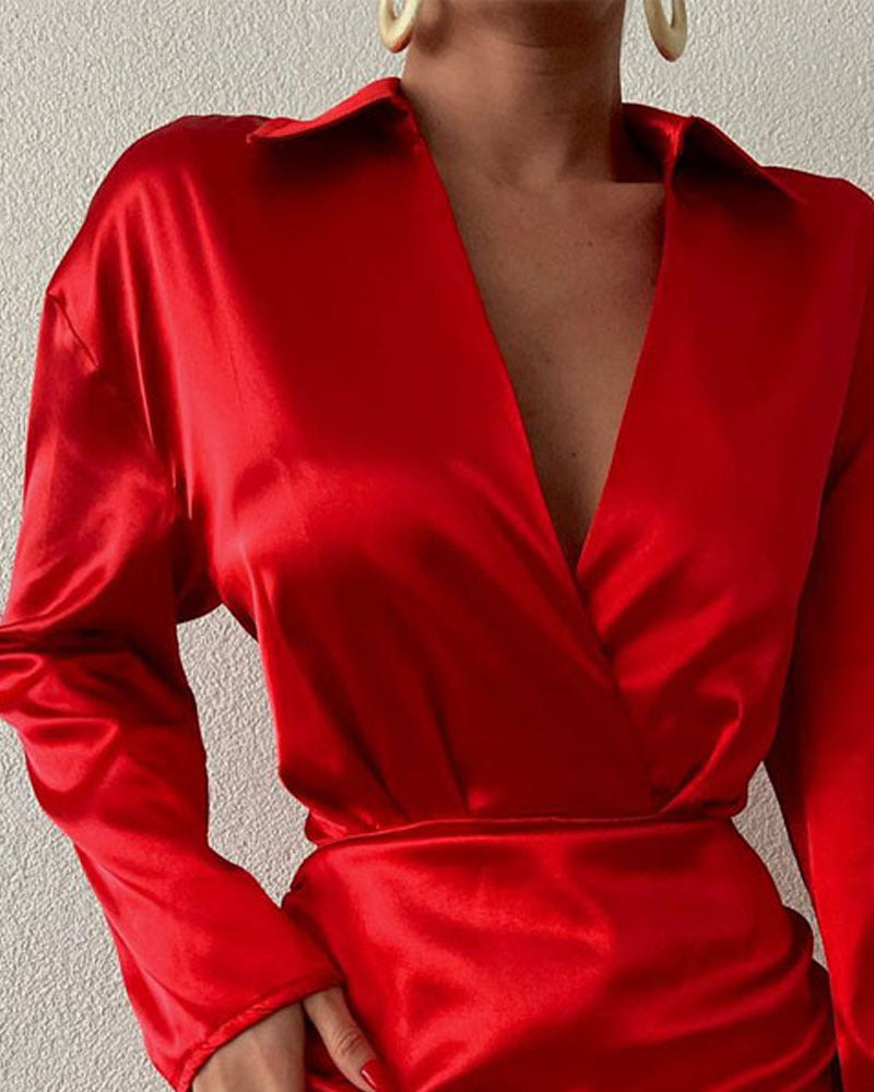 Damen Mini-Kleid mit V-Ausschnitt und Raffung Drune
