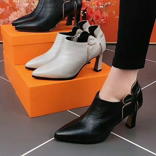 Damen nan spitz zulaufende Ankleboots mit Kroko-Prägung, seitlichem Reißverschluss und geschwungenem Blockabsatz Drune