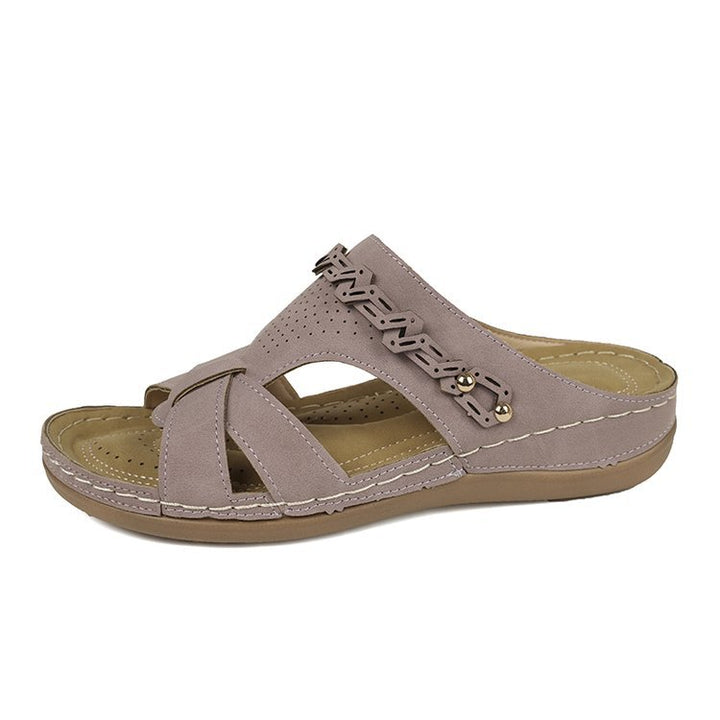 Damen Lederimitat-Pantolette mit perforiertem Oberteil, gepolstertem Komfortfußbett und leichtem Keil Drune