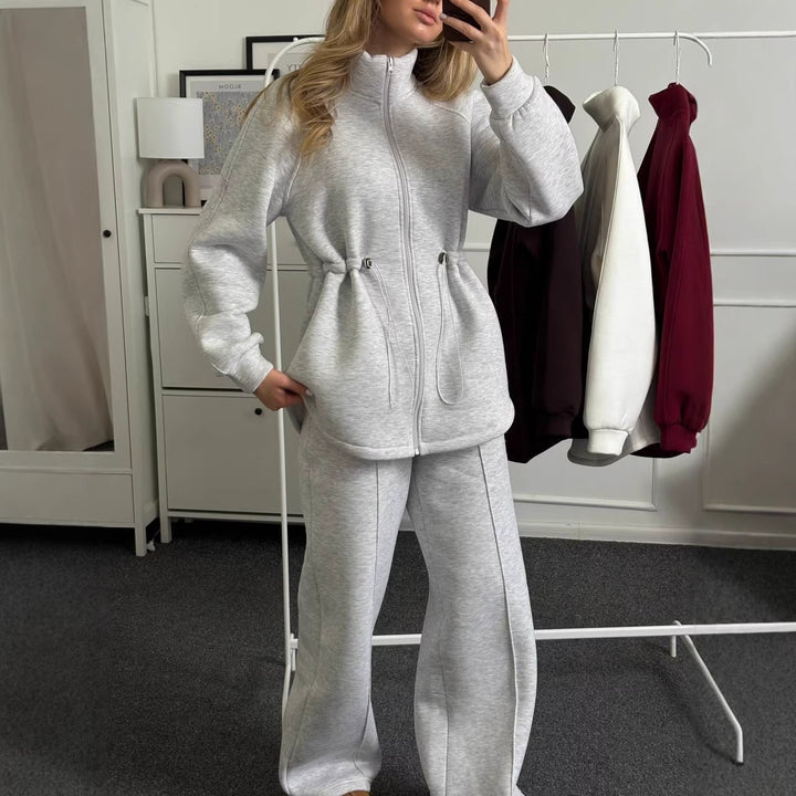 Damen Fleece-Sportanzug mit innovativem Tunnelzug-Design und hohem Kragen