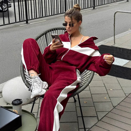 Damen Fleece-Sportanzug mit hohem Kragen und eleganten Kontraststreifen Drune