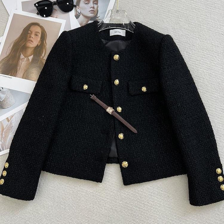 Drune | Kurze Damenjacke aus Bouclestoff mit klassischem Design und Schmuckknöpfen