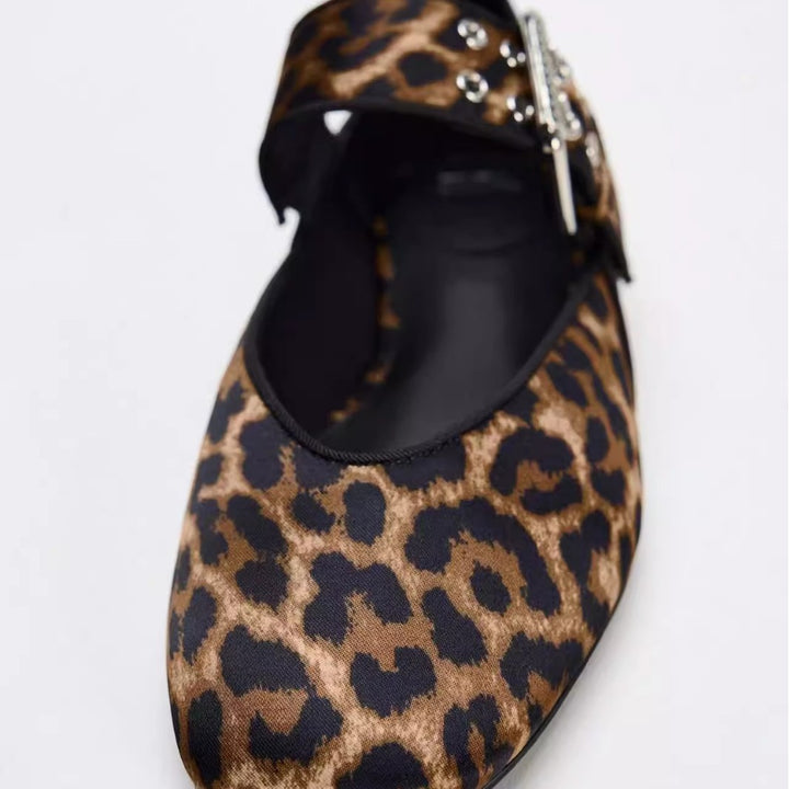 Damen Flache Riemchen‑Ballerinas mit breitem dekorativem Schnallenriemen und Leopardenmuster Drune