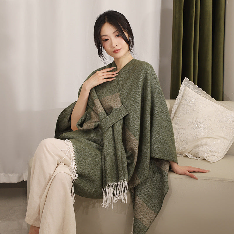 Damen Oversize-Capeponcho aus Wollmix mit diagonaler Kontrastkante und Fransen Drune