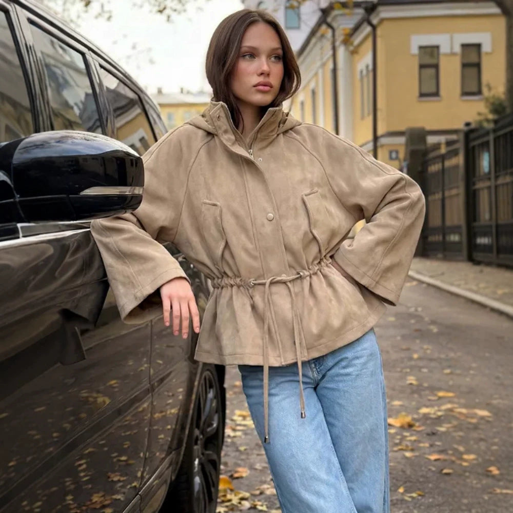 Damen Kurzjacke in Veloursleder‑Optik mit Kapuze und Taillenzug Drune