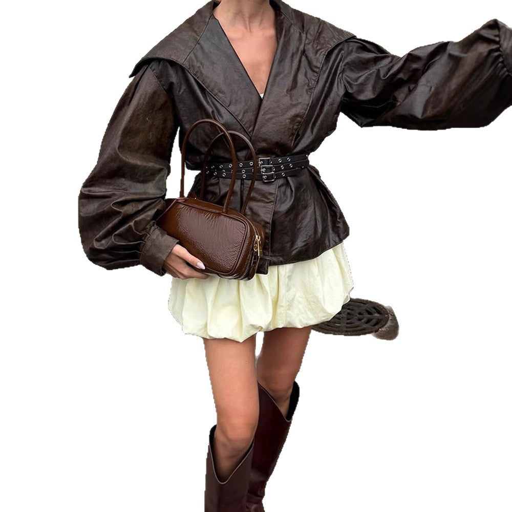 Damen Taillierter Lederimitat-Blouson mit weitem Schalkragen, voluminösen Ballonärmeln und doppeltem Nietengürtel Drune