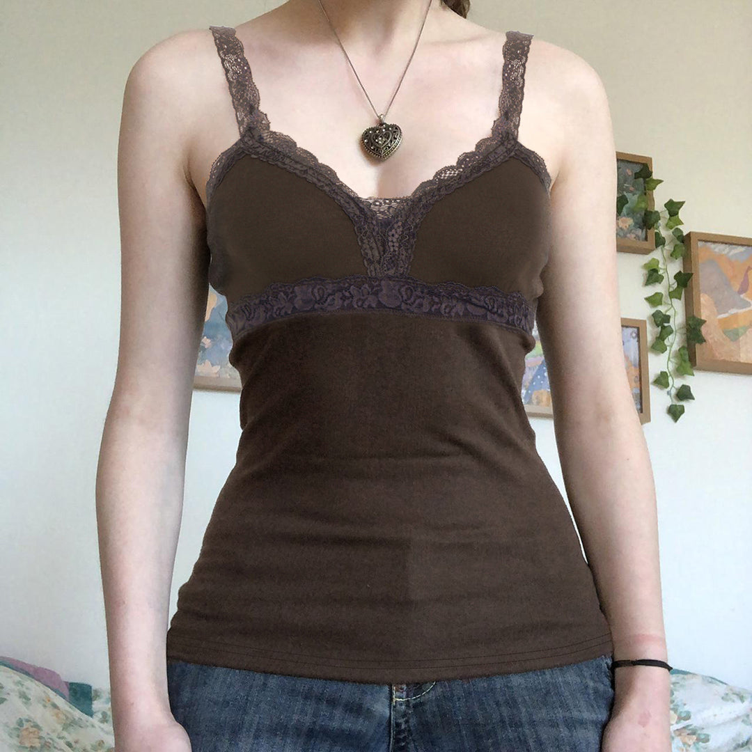 Damen Spitzenbody mit zarten Trägern und romantischen Rüschendetails Drune