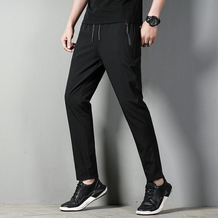 Herren schmal geschnittene Tech-Chino Jogginghose mit elastischem Kordelbund, verdeckten Reißverschlusstaschen und vorgeformten Knien Drune