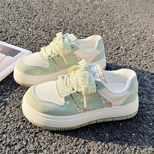 Damen Freizeit-Sneaker mit zweilagiger Wedgesohle, Tweedpaneel und geflochtenen Schnürsenkeln Drune