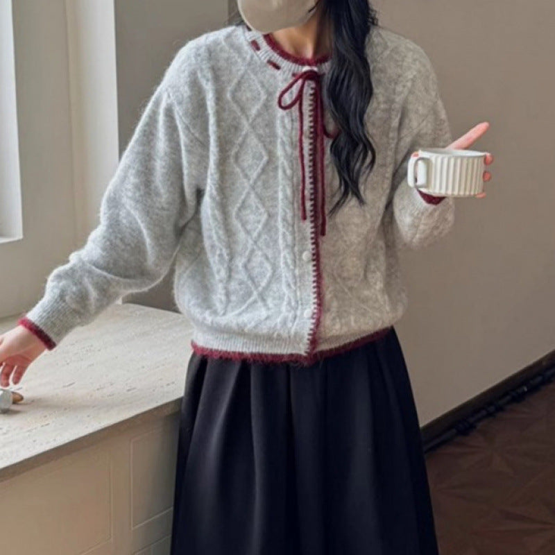Damen Kuschelige Strickjacke mit dekorativem Zopfstrick und Kordelzug Drune