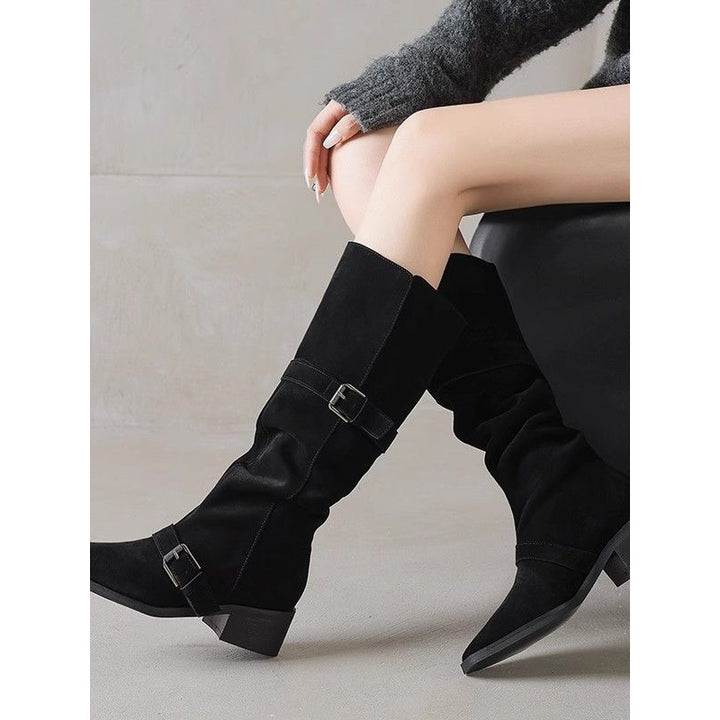 Damen Kniehohe Veloursleder-Slouch-Boots mit spitzer Zehenpartie, verstellbaren Zierschnallen und komfortablem Blockabsatz Drune