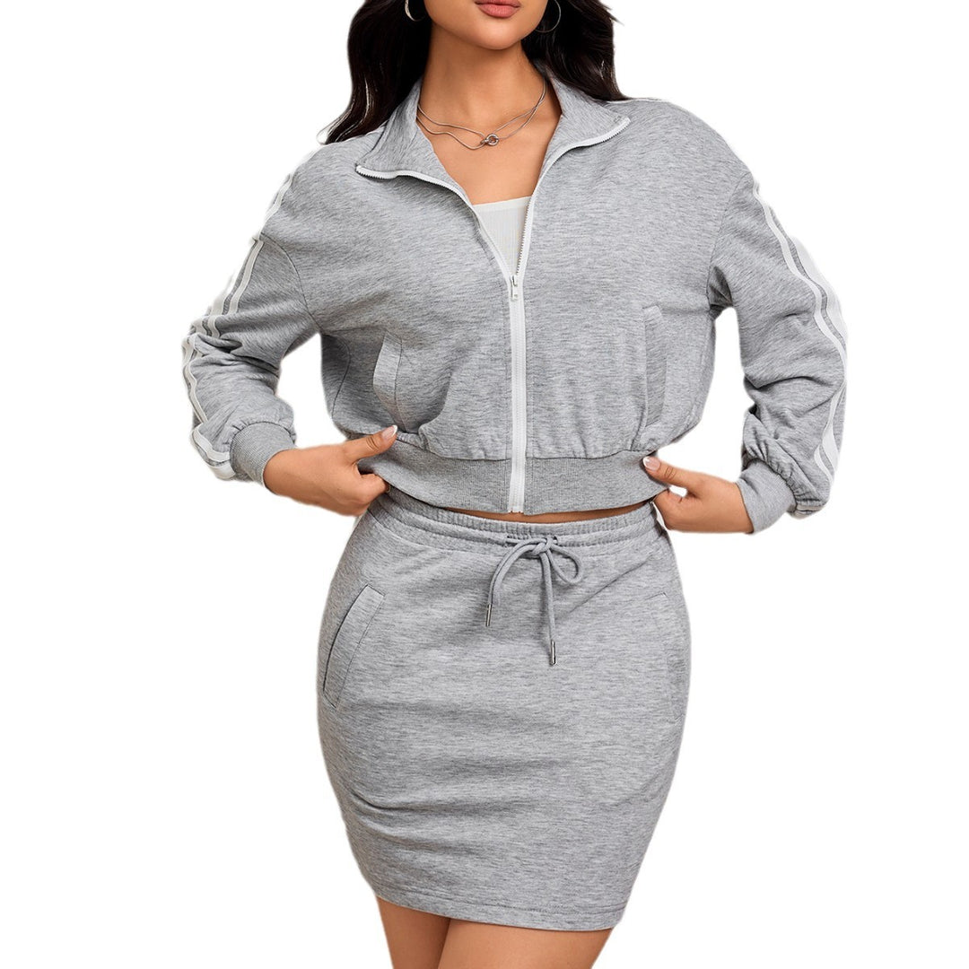 Damen Sportliches Set mit figurbetontem Oberteil und schickem Minirock Drune