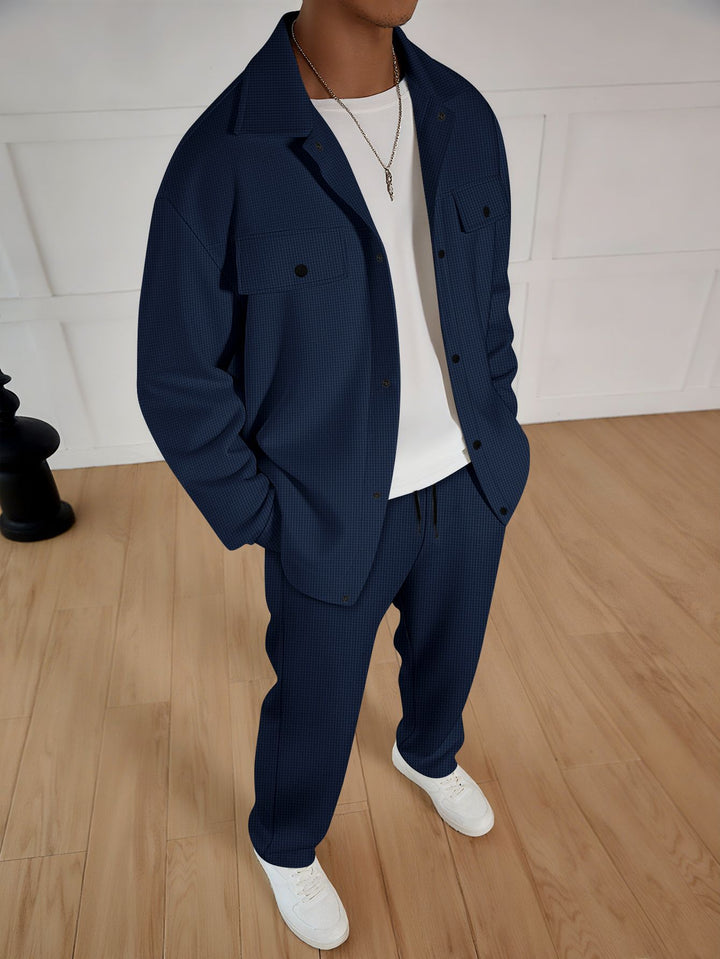 Herren zweiteiliges Overshirt-Lounge-Set mit aufgesetzten Klappentaschen, Kordelzug-Hose und feiner Waffelstruktur Drune