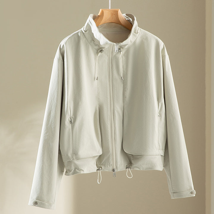 Damen Leichte Kurzjacke mit hohem Kragen, Tunnelzug und aufgesetzten Taschen Drune