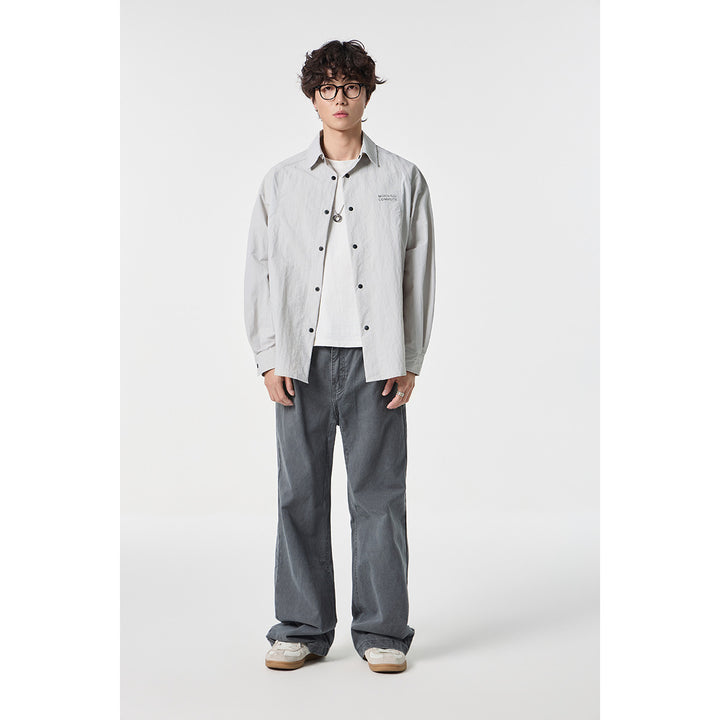 Unisex Lockeres Coach-Shirtjacke mit Kentkragen, Druckknopfleiste und minimalem Brustprint Drune