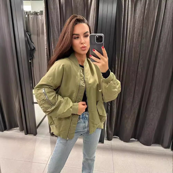Damen nan oversized Bomberjacke mit wattiertem Kontrastfutter, Ärmelreißverschluss und verlängertem Saum Drune
