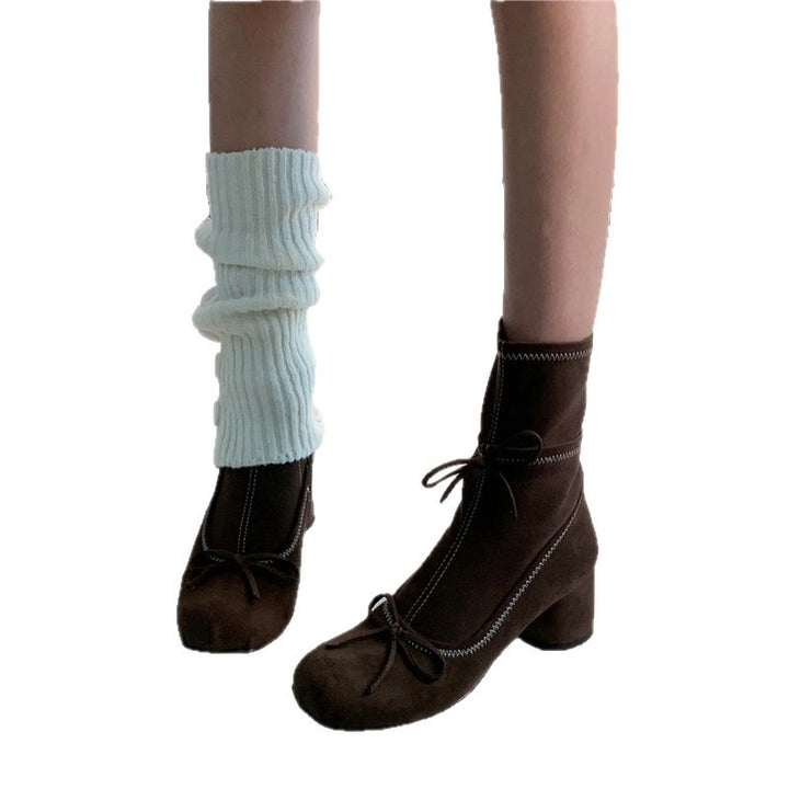 Damen Ballerina‑inspirierte Ankle‑Heels mit gerafftem Schaft und sculpted Blockabsatz Drune