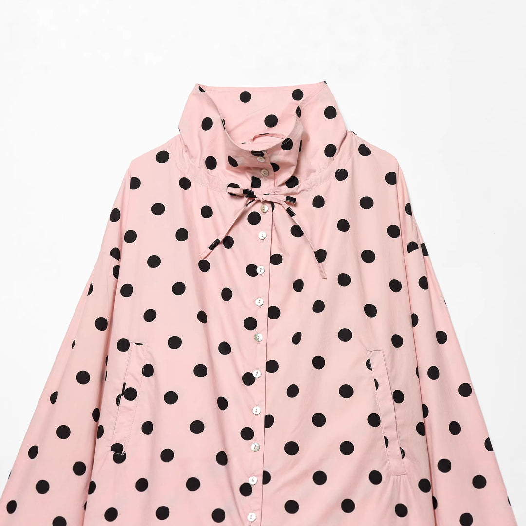 Damen nan gepunktete leichte Regenjacke mit hohem Stehkragen, Tunnelzug und Knopfleiste Drune