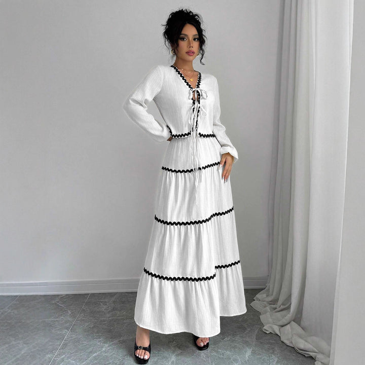 Damen Maxi-Kleid mit verspieltem Schnürungsausschnitt und elegantem Rüschenboden Drune