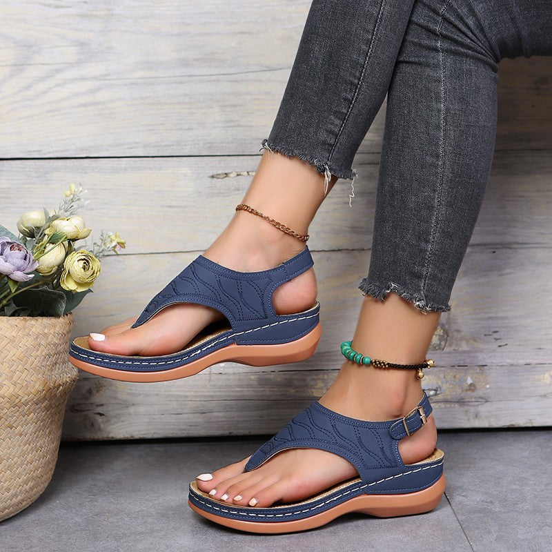 Damen Keil-Sandalette mit verstellbarem Fersenriemen und gesteppter Wildlederoptik Drune
