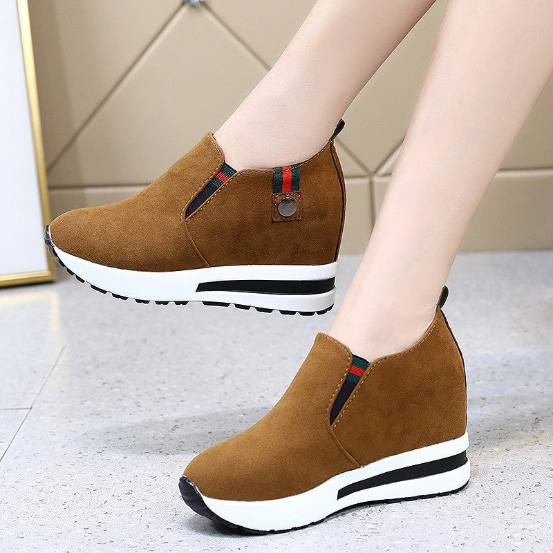 Damen nan Slip-On Keil-Stiefelette mit verstecktem Plateau und rutschfester Profilsohle Drune