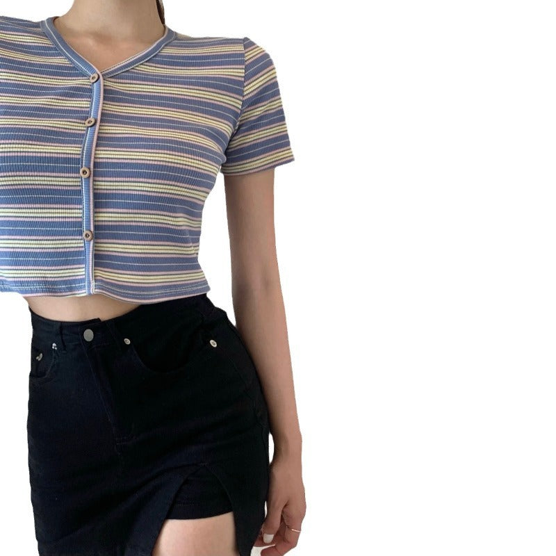 Damen Crop-T-Shirt mit modischem Streifenmuster und dekorativen Knöpfen
