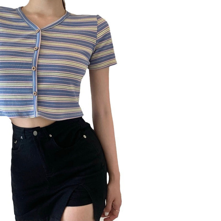 Damen Crop-T-Shirt mit modischem Streifenmuster und dekorativen Knöpfen