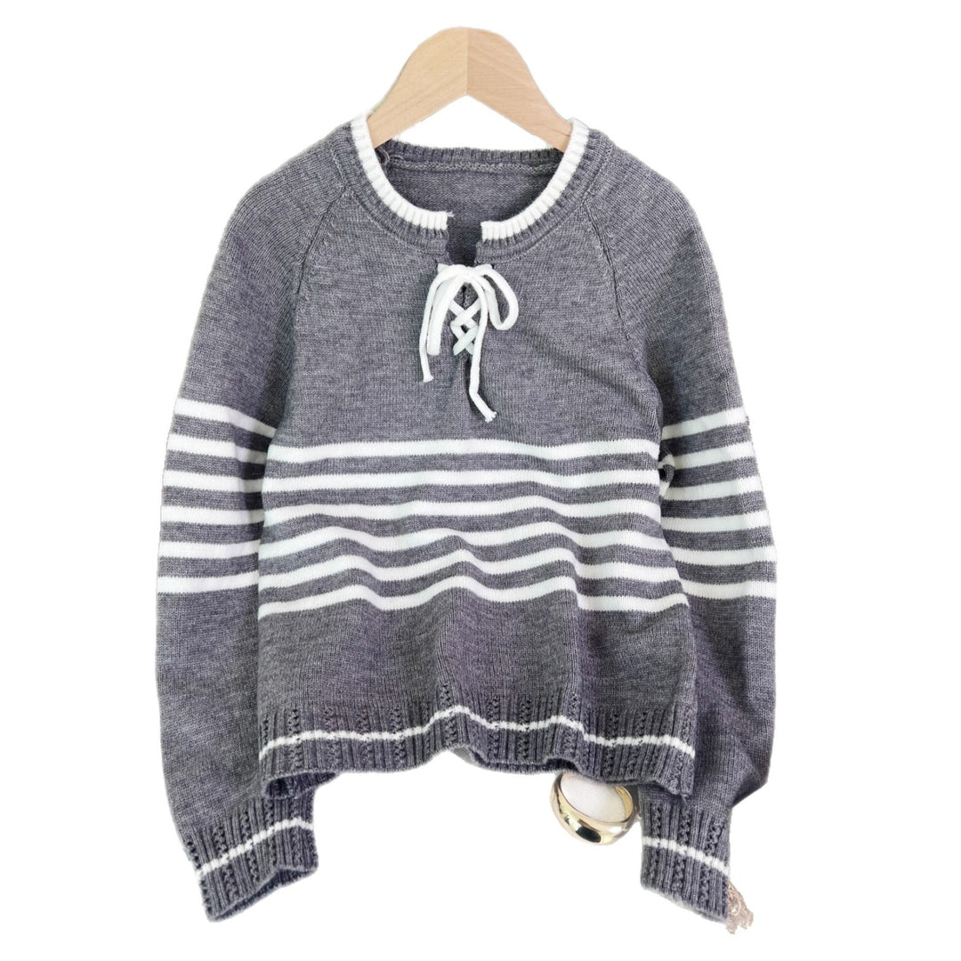 Damen pullover mit seitlichem Kordelzug und modernem Streifenmuster Drune