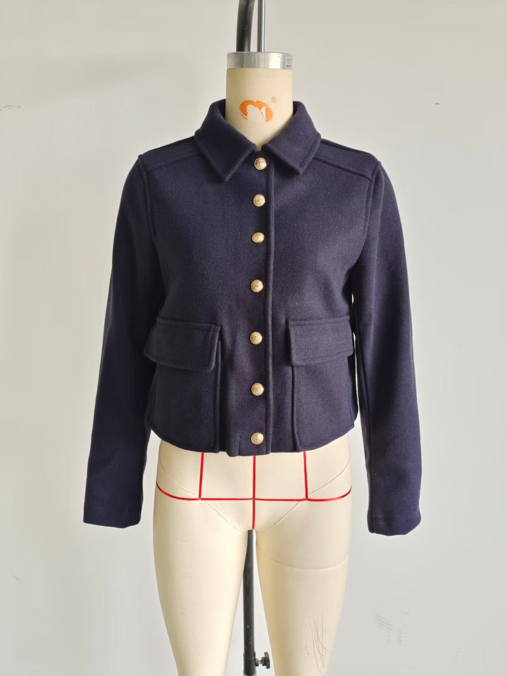 Damen Kurztaillierte Wolljacke mit Zierknöpfen und Pattentaschen Drune