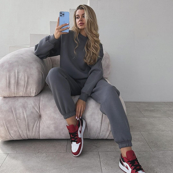 Damen Modernes Lounge-Set aus formstabilem Scuba-Fleece mit hochgeschnittener Jogginghose Drune