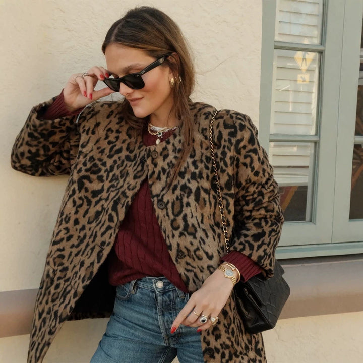 Damen Kurz geschnittener Kunstpelzmantel mit Leopardmuster und kastiger Silhouette Drune