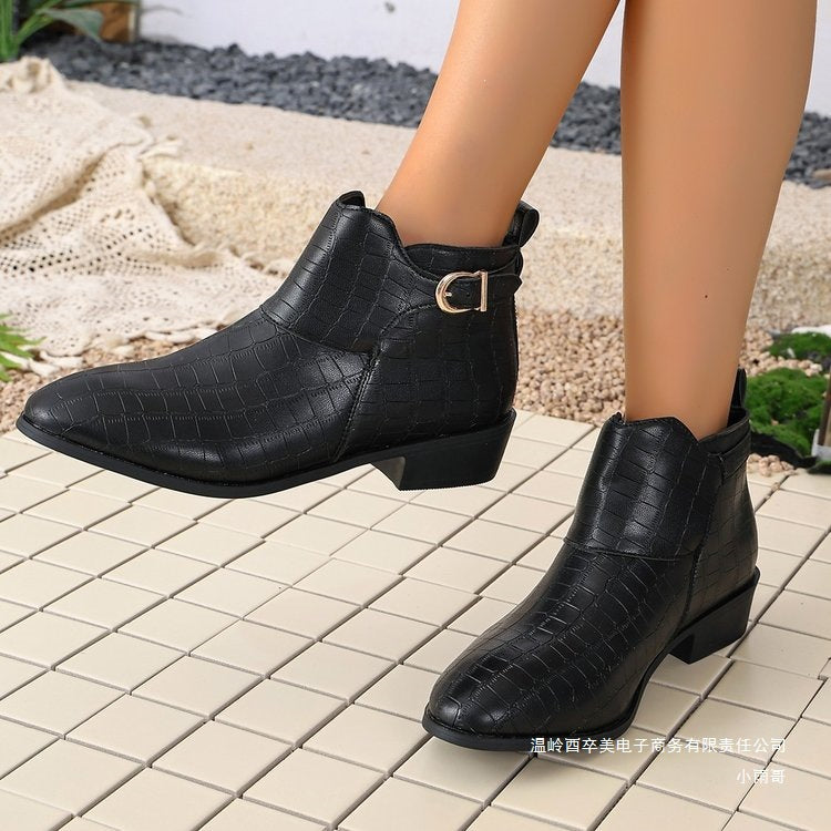 Damen Western-inspirierte Stiefelette mit spitzer Zehenpartie und dekorativer Metallschnalle Drune