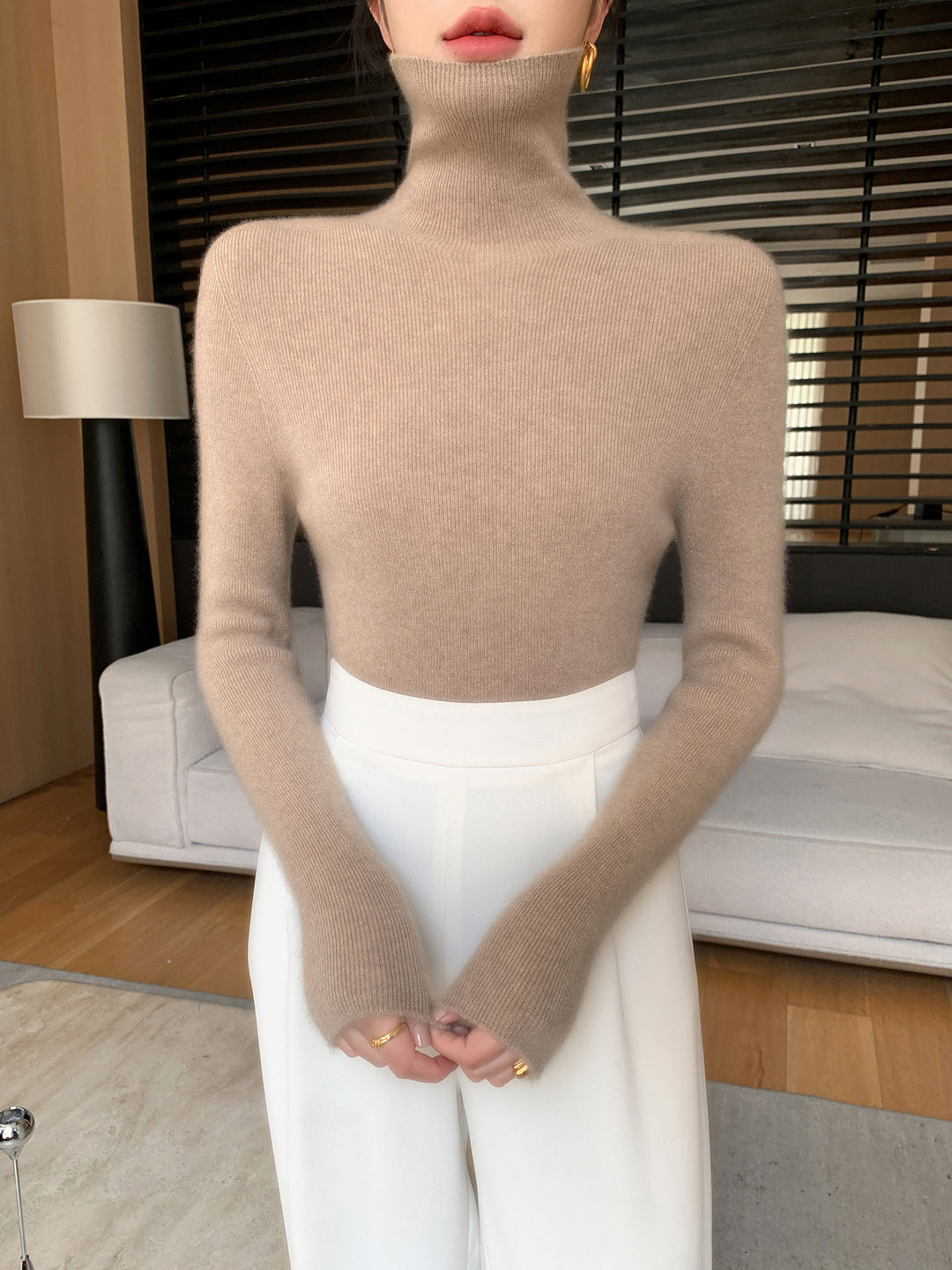 Damen Schlanker Feinstrickpullover mit hohem Rollkragen und feiner Rippstruktur Drune