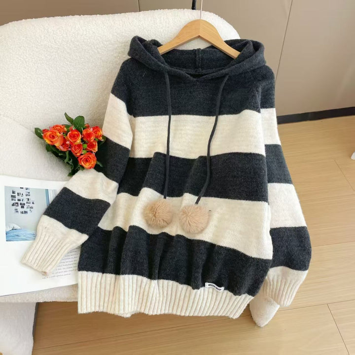 Damen gemütlicher Hoodie mit gestreiftem Design und trendigen Bommel Drune