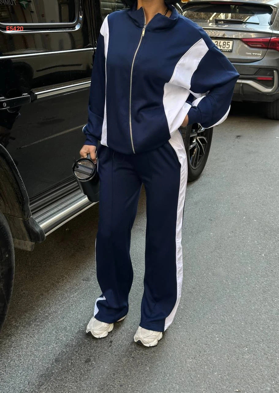Damen Sportanzug mit hohem Kragen und praktischen Reißverschlüssen