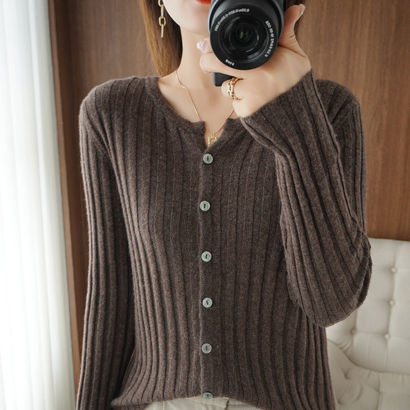 Damen Strickjacke mit feinem Rippmuster und eleganten Knopfdetails Drune