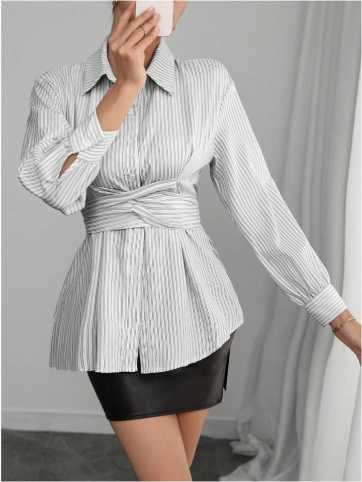 Damen Modische gestreifte Hemdbluse mit Taillenbindung Drune
