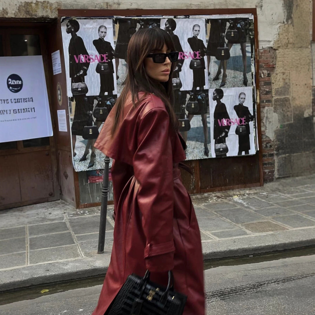 Damen leichte Kunstleder-Trenchjacke mit dekorativem Gürtel und modernen Details Drune