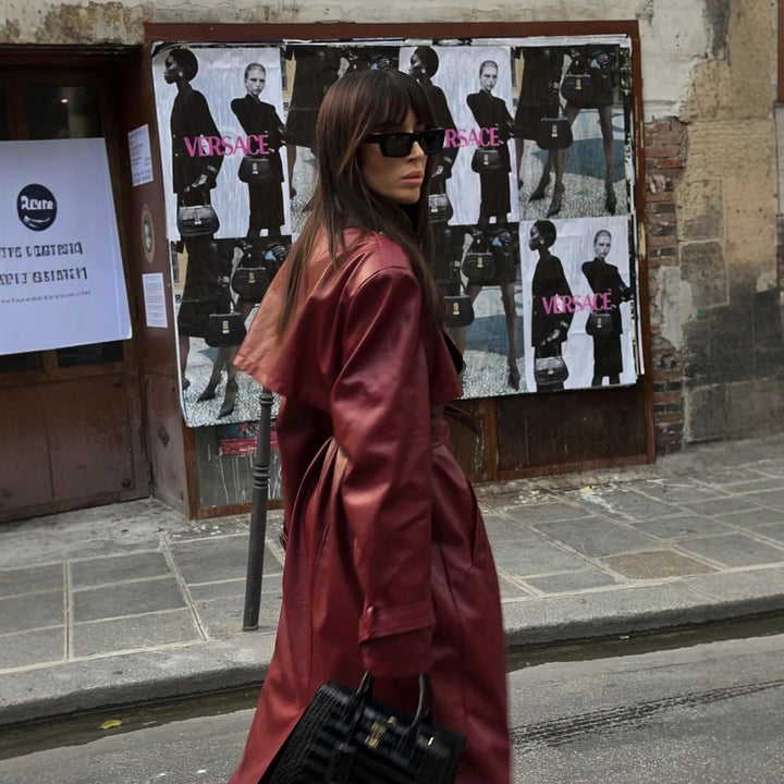 Damen leichte Kunstleder-Trenchjacke mit dekorativem Gürtel und modernen Details Drune