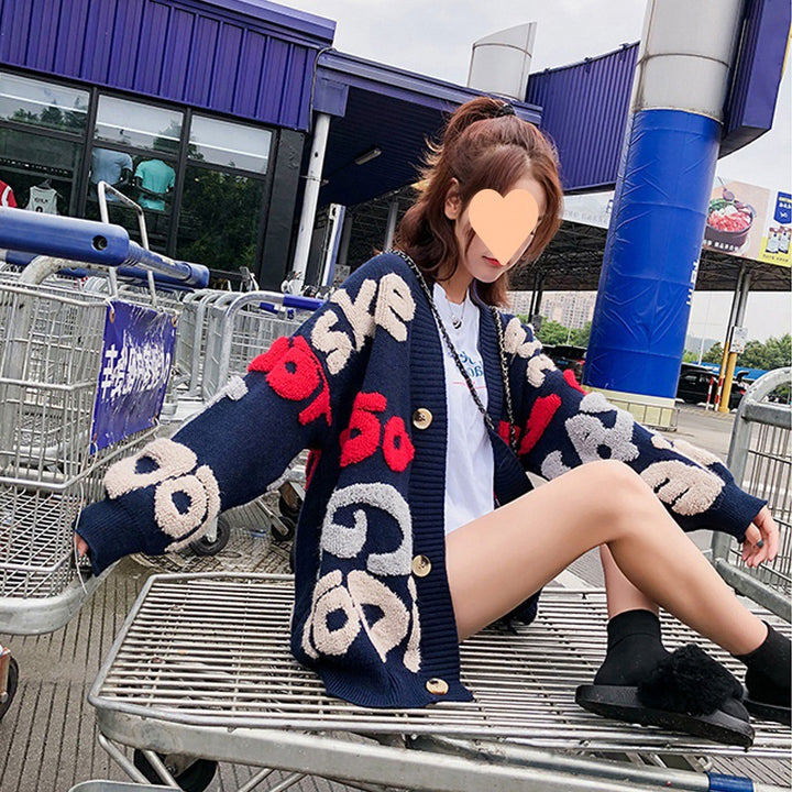 Damen Strickjacke mit einzigartigen 3D-Details und großen Knöpfen Drune
