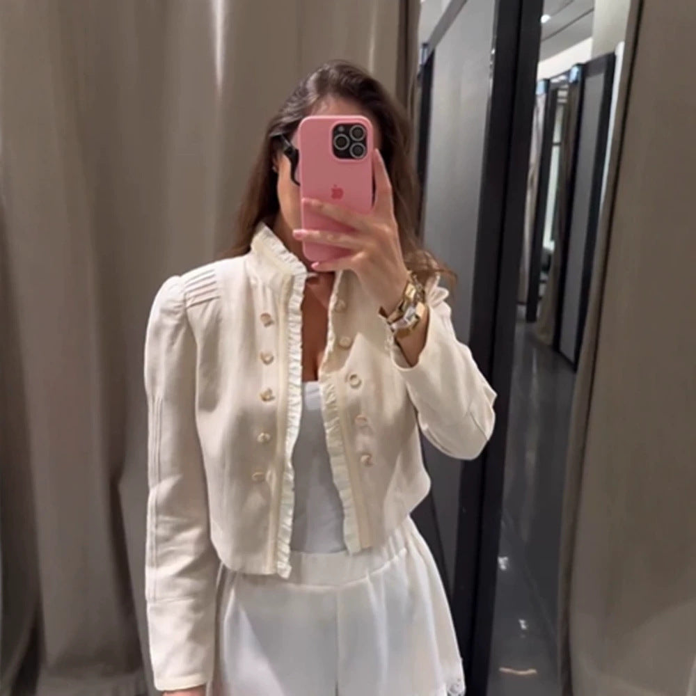 Damen Kurzjacke im Cropped‑Format mit Rüschenblende, Puffärmeln und doppelreihiger Knopfleiste Drune