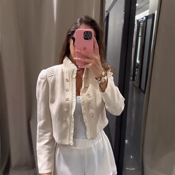 Damen Kurzjacke im Cropped‑Format mit Rüschenblende, Puffärmeln und doppelreihiger Knopfleiste Drune