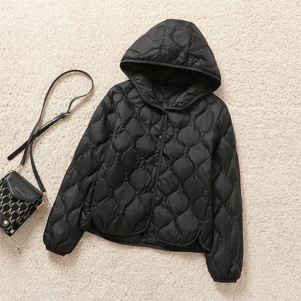 Damen Leichte gesteppte Kapuzenjacke mit ovaler Steppung und Druckknopfleiste Drune