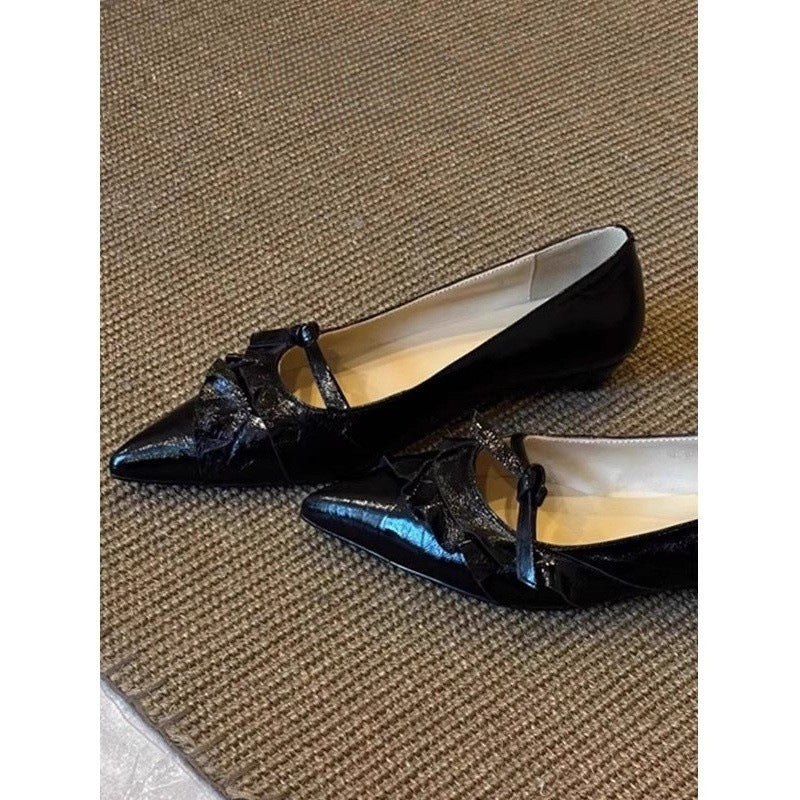 Damen Flache spitz zulaufende Lack‑Ballerinas im Mary‑Jane‑Stil mit Zierknoten und elastischem Riemen Drune