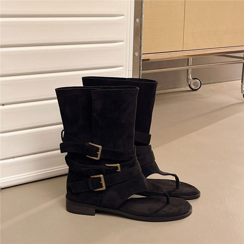 Damen Sandalen‑Stiefelette aus Veloursleder mit Zehensteg und dekorativen Schnallenriemen Drune