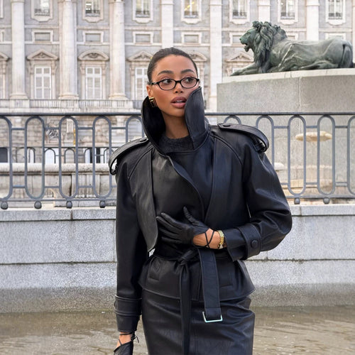 Damen Taillierte Lederjacke mit kurzem Cape‑Einsatz, Schulterpolstern und Bindegürtel Drune