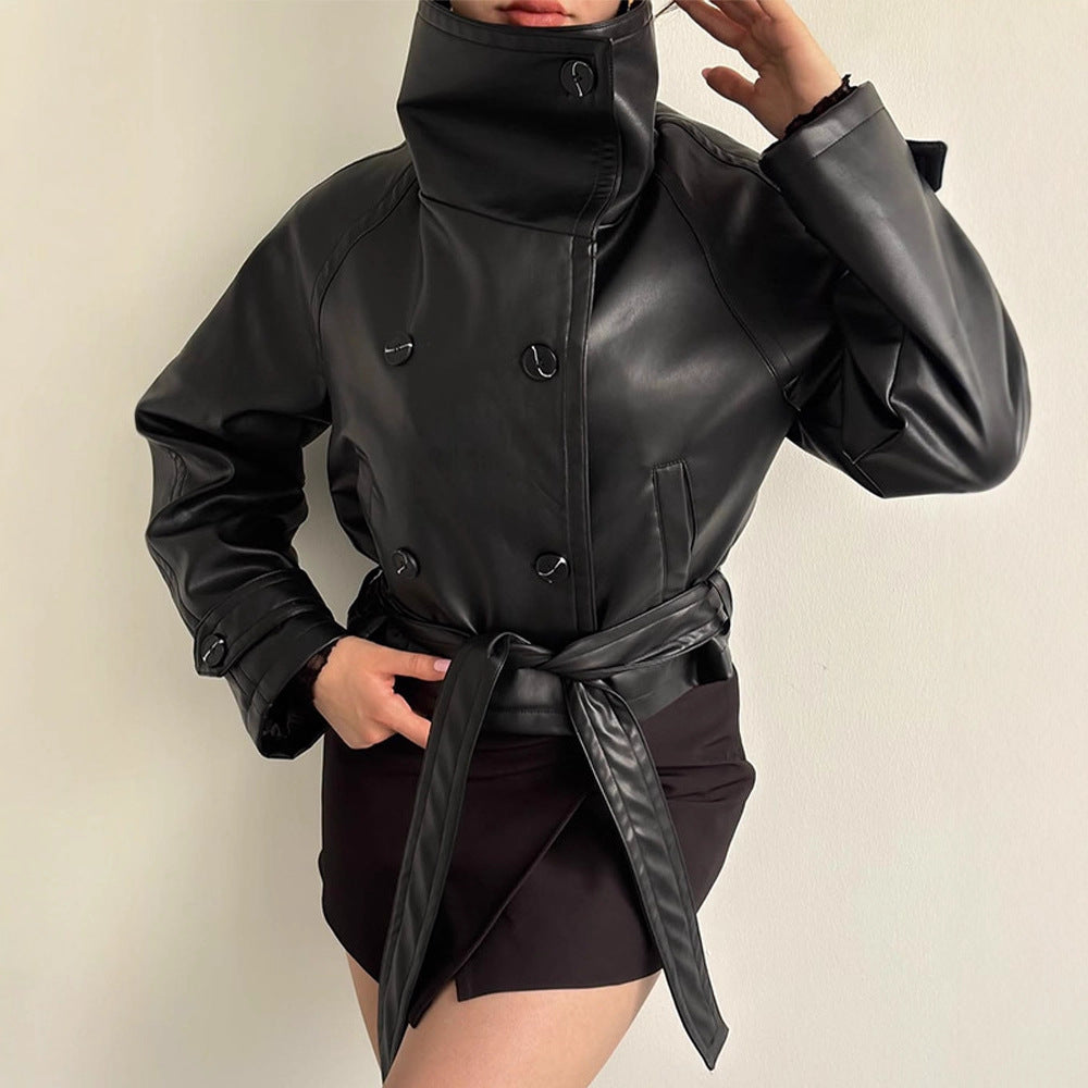 Damen Taillierte Kurzblouson‑Jacke aus Lederimitat mit hohem Stehkragen und Bindegürtel Drune